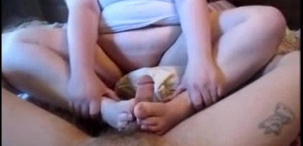  Wife Give Husband A Footjob And Make Him Cum